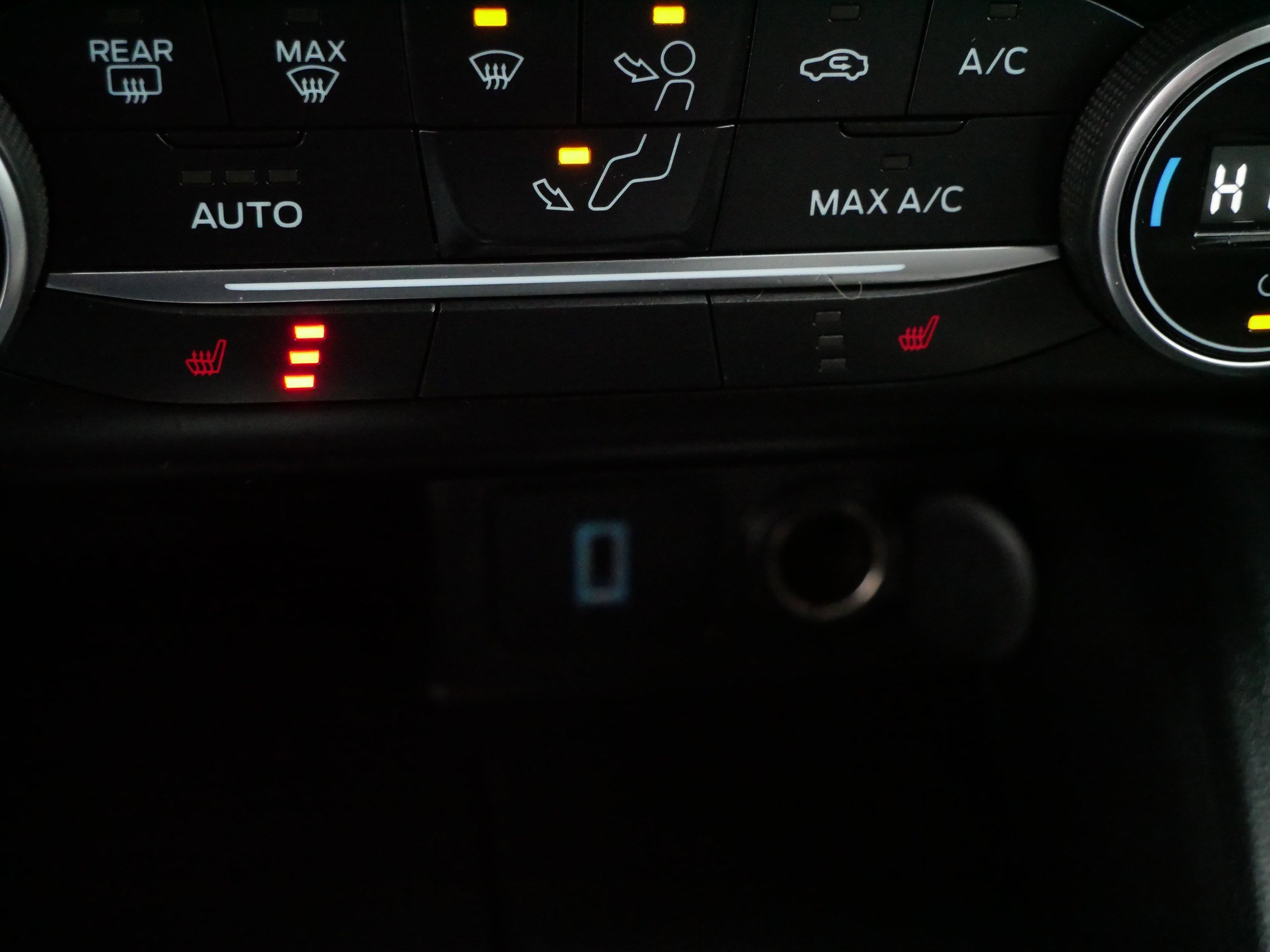 Used 2020 Ford Escape SE Sport image 29