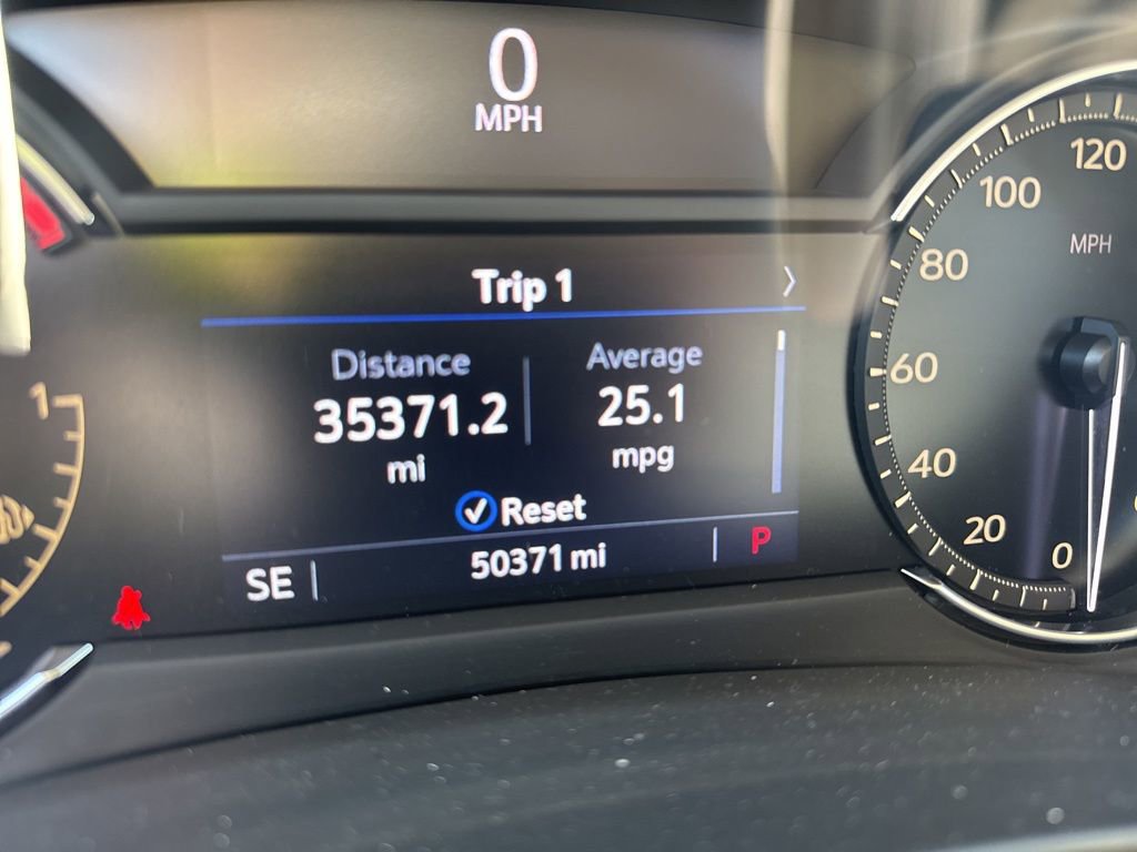 Used 2021 Cadillac XT4 Luxury w/ Cold Weather Package FWD image 13