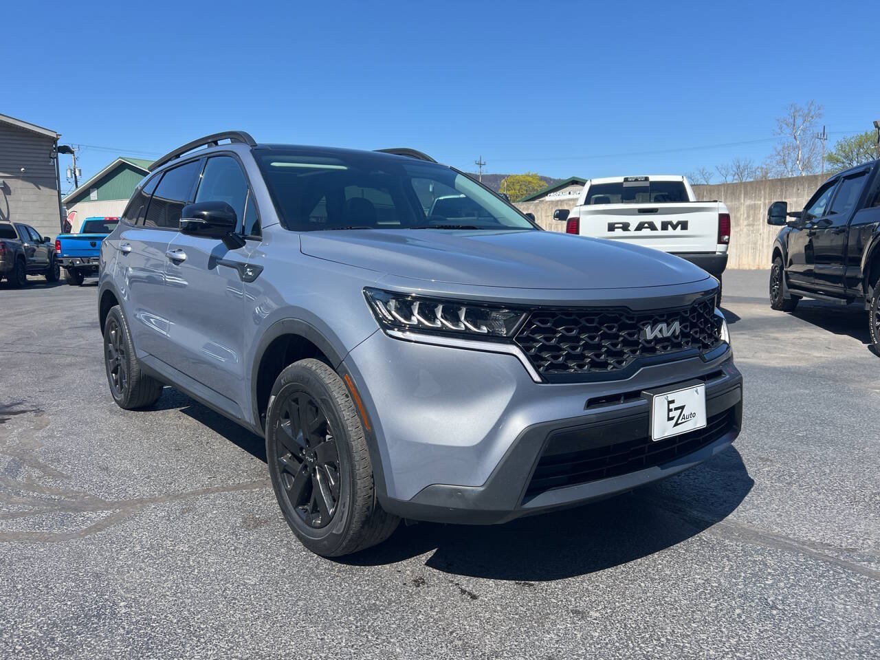 Used 2023 Kia Sorento S w/ Panoramic Sunroof Package AWD/4WD image 2
