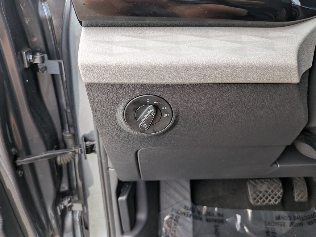 Certified 2023 Volkswagen Taos S FWD image 25