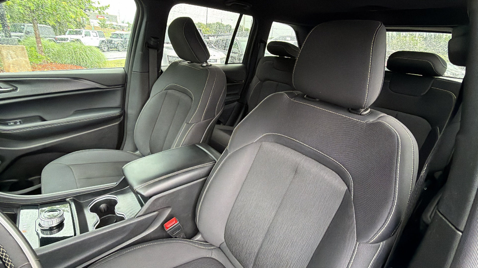 Used 2024 Jeep Grand Cherokee Laredo w/ Luxury Tech Group I AWD/4WD image 17