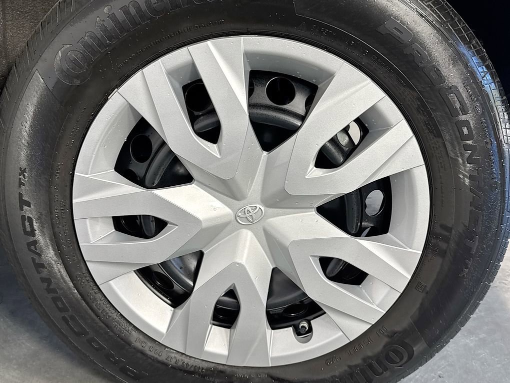 Used 2023 Toyota Corolla Cross L image 31