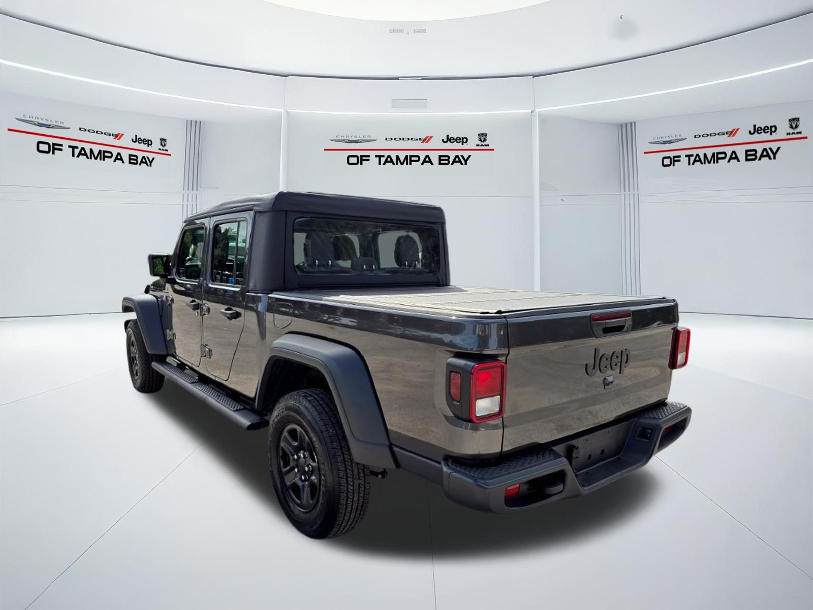 Used 2025 Jeep Gladiator Sport AWD/4WD image 4