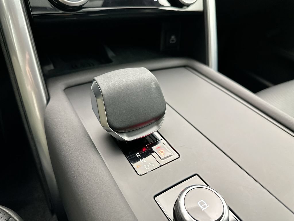 Certified 2025 Land Rover Discovery S AWD/4WD image 25