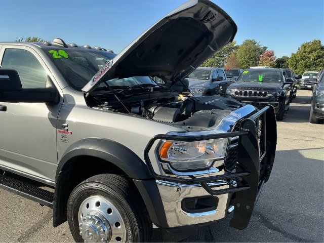 Used 2024 RAM 5500 Tradesman w/ Chrome Appearance Group AWD/4WD image 11