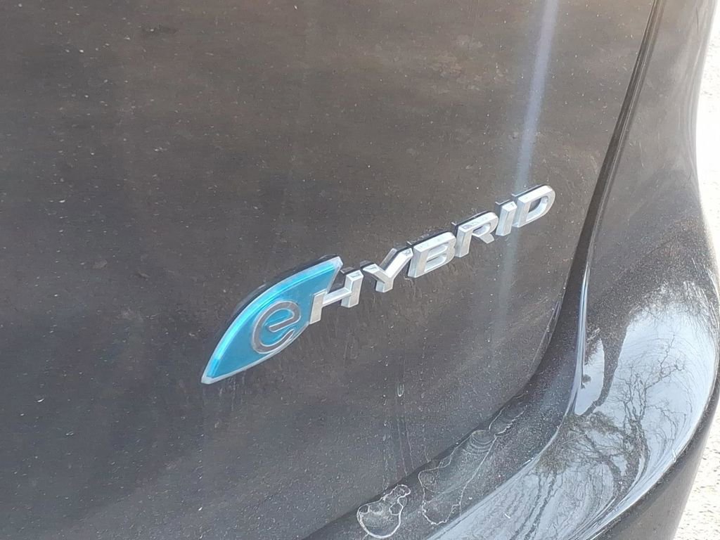 Used 2024 Chrysler Pacifica Limited FWD image 33