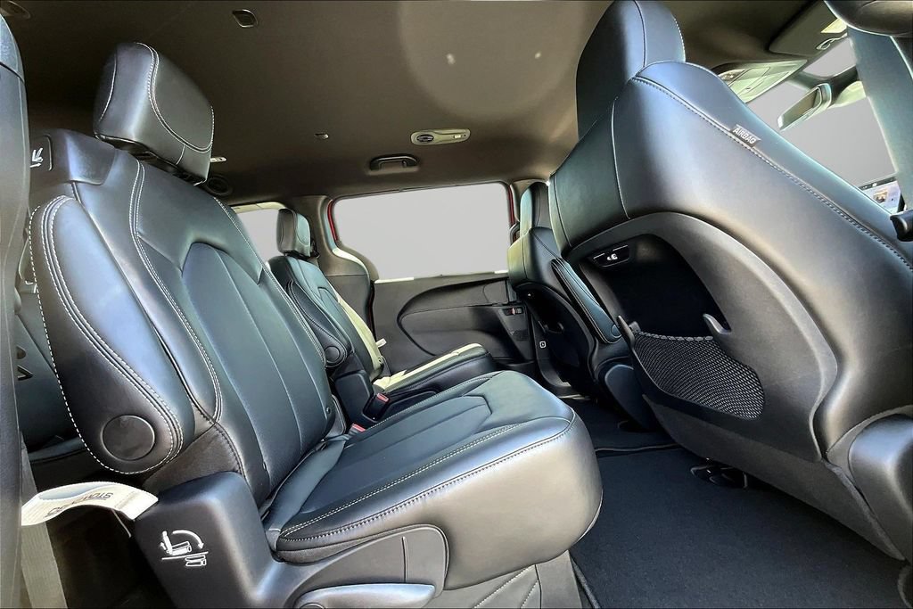 New 2027 Chrysler Pacifica Select FWD image 10