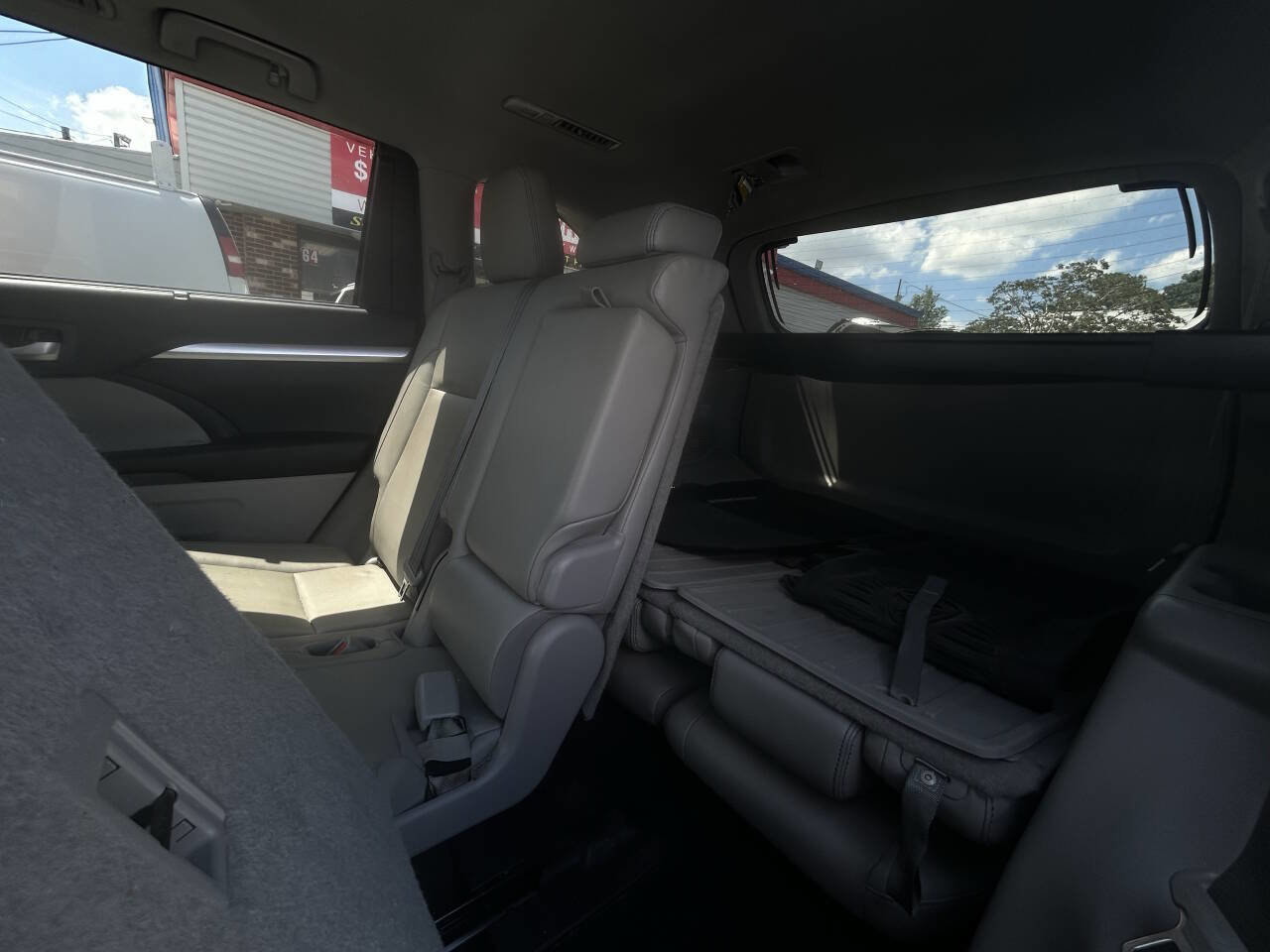Used 2018 Toyota Highlander XLE image 14
