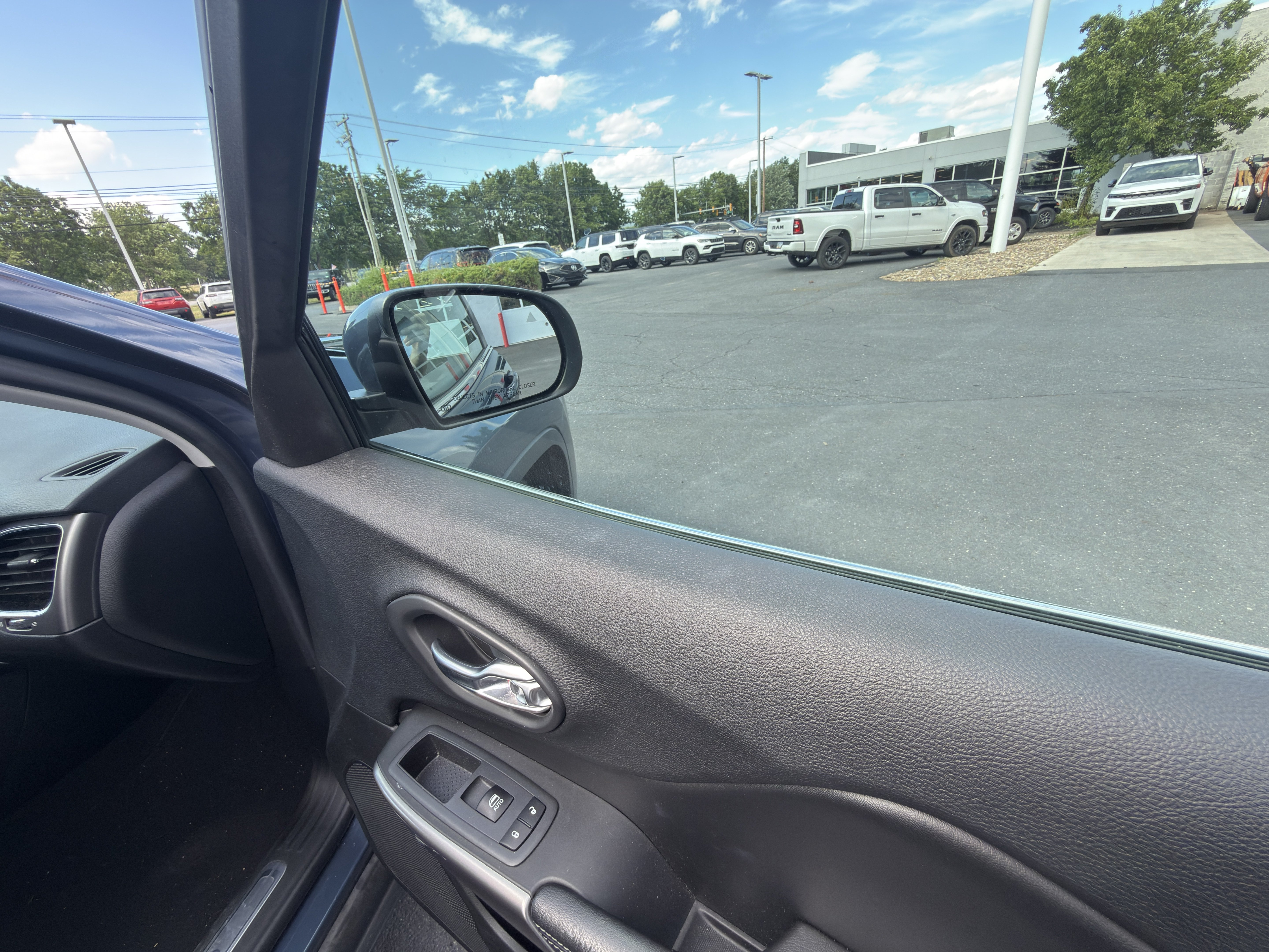 Used 2020 Jeep Renegade Latitude w/ Popular Equipment Group AWD/4WD image 25