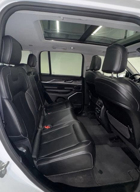 Used 2022 Jeep Grand Cherokee Limited AWD/4WD image 13