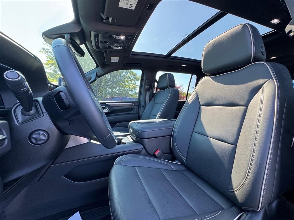 Used 2024 Chevrolet Suburban Premier w/ Premium Package image 21