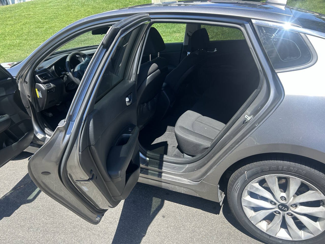 Used 2017 Kia Optima LX FWD image 1