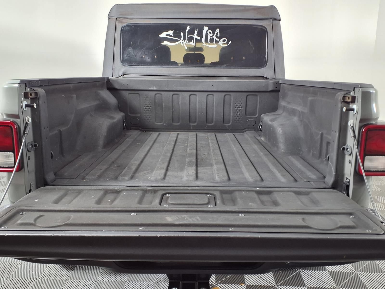 Used 2020 Jeep Gladiator Sport w/ Trailer Tow Package AWD/4WD image 14