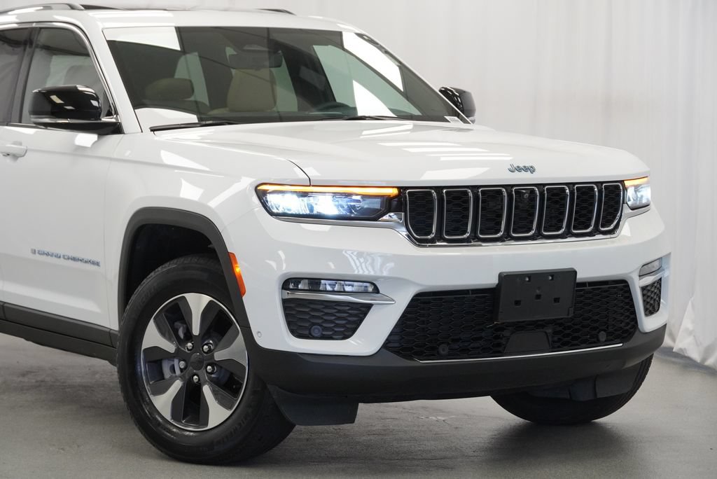 Certified 2022 Jeep Grand Cherokee Limited 4xe w/ Luxury Tech Group II AWD/4WD image 3