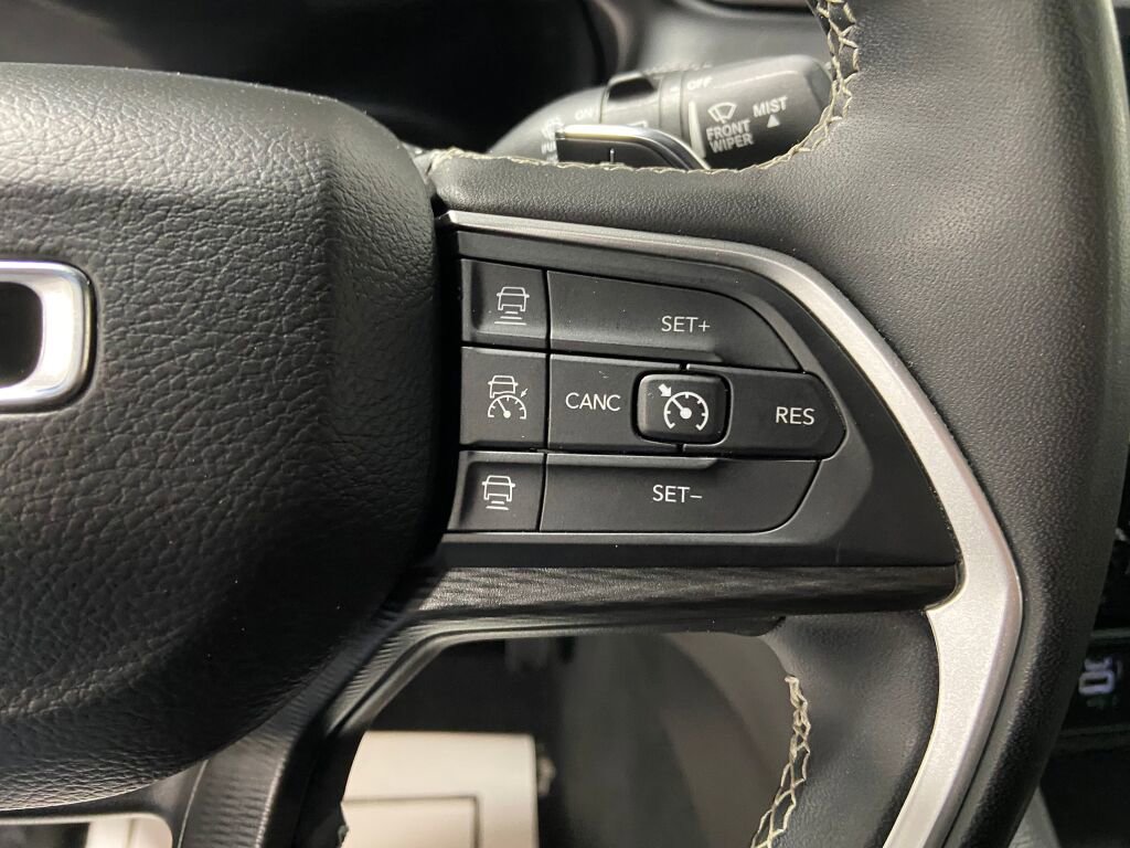 Used 2023 Jeep Grand Cherokee L Laredo image 18