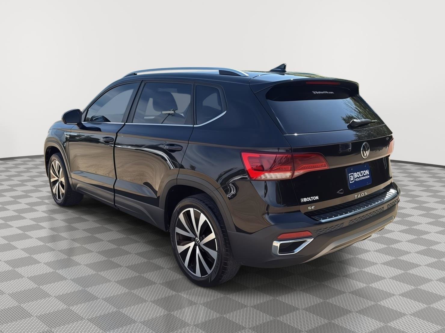 Used 2022 Volkswagen Taos SE image 3
