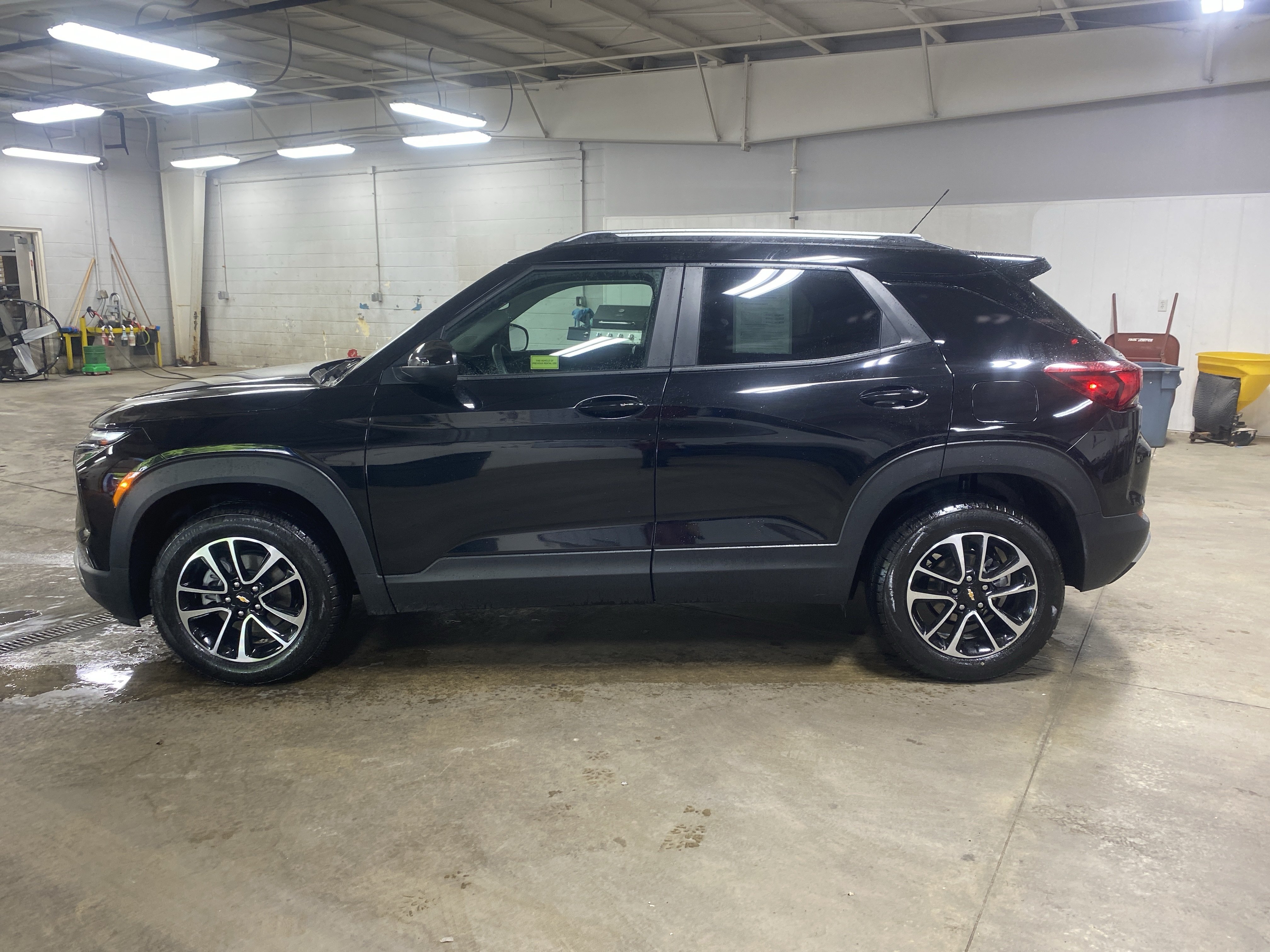 Used 2025 Chevrolet TrailBlazer LT AWD/4WD image 8