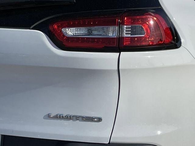 Used 2016 Jeep Cherokee Limited w/ Technology Group FWD image 6