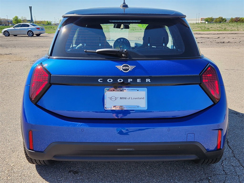 Used 2025 MINI Cooper 2-Door Hardtop image 12