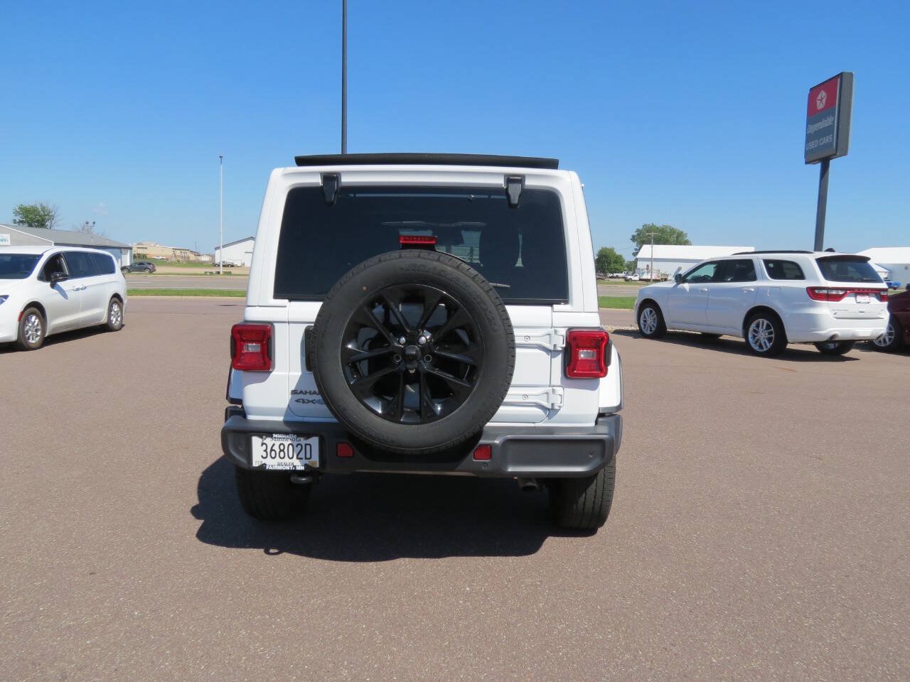 Used 2025 Jeep Wrangler Unlimited Sahara w/ Safety Group AWD/4WD image 5