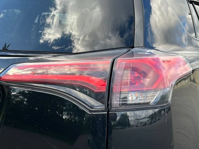 Used 2018 Toyota RAV4 XLE w/ Convenience Package AWD/4WD image 8