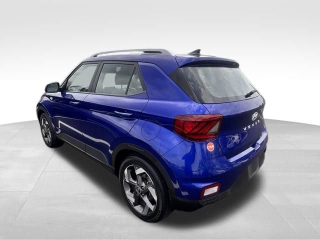 Used 2022 Hyundai Venue Limited w/ Cargo Package FWD image 5