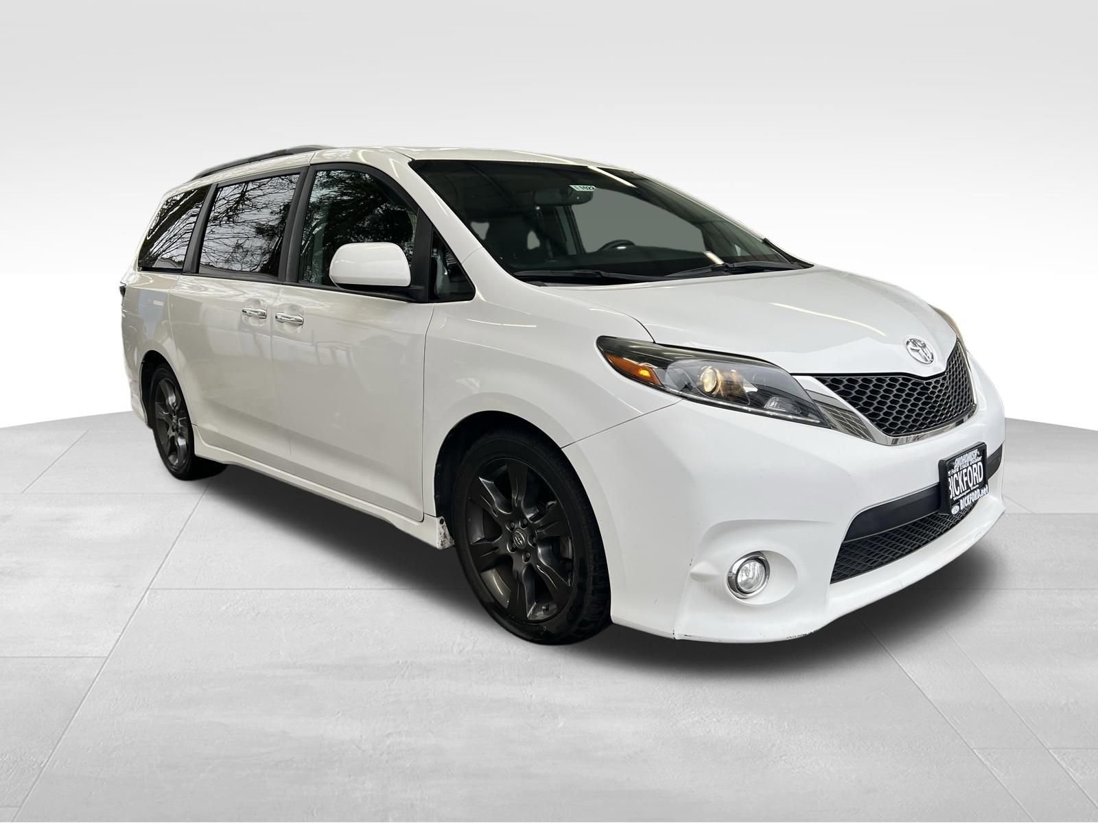 Used 2015 Toyota Sienna SE Premium image 3