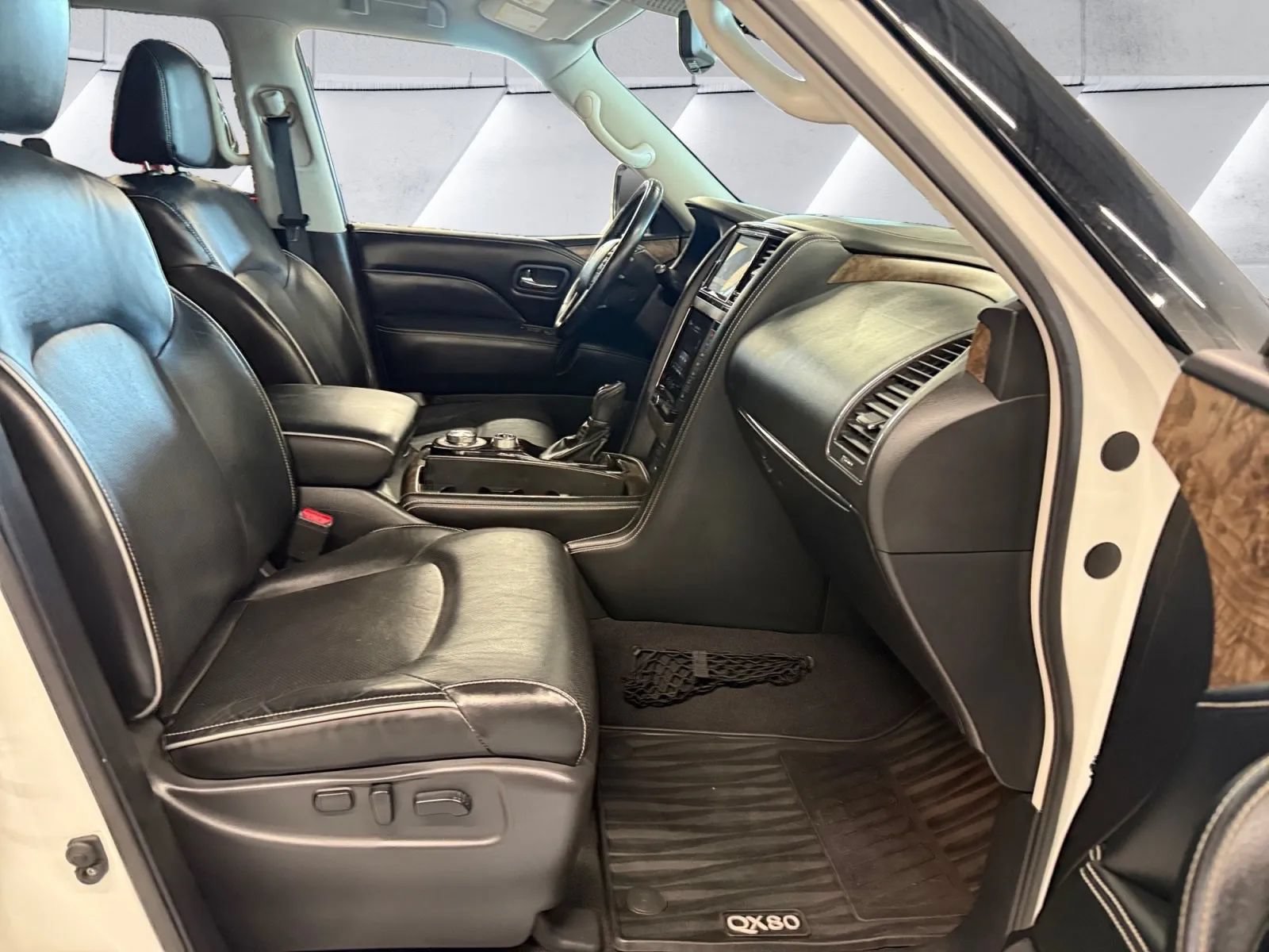 Used 2021 INFINITI QX80 Premium Select w/ All-Season Package AWD/4WD image 17
