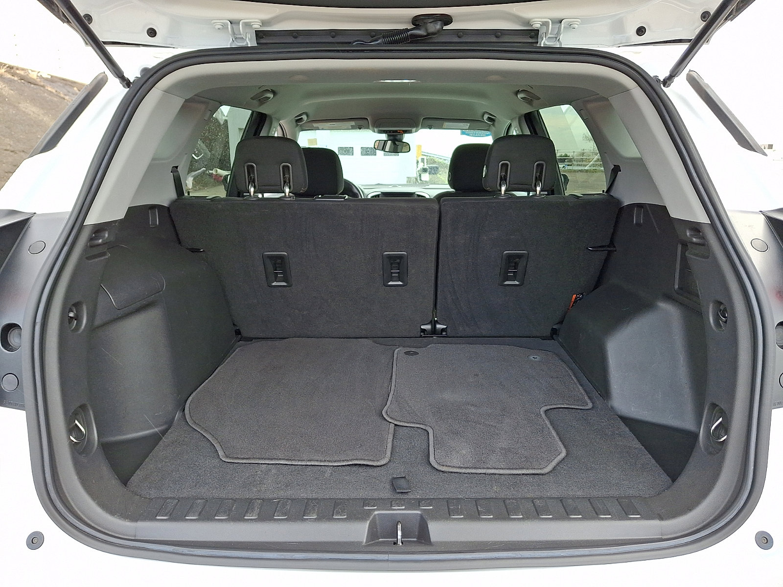 Used 2020 GMC Terrain SLE AWD/4WD image 28
