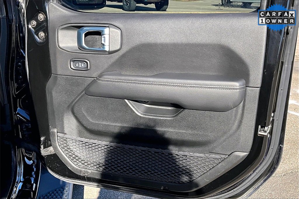 Used 2023 Jeep Wrangler Unlimited Sahara w/ Dual Top Group image 21