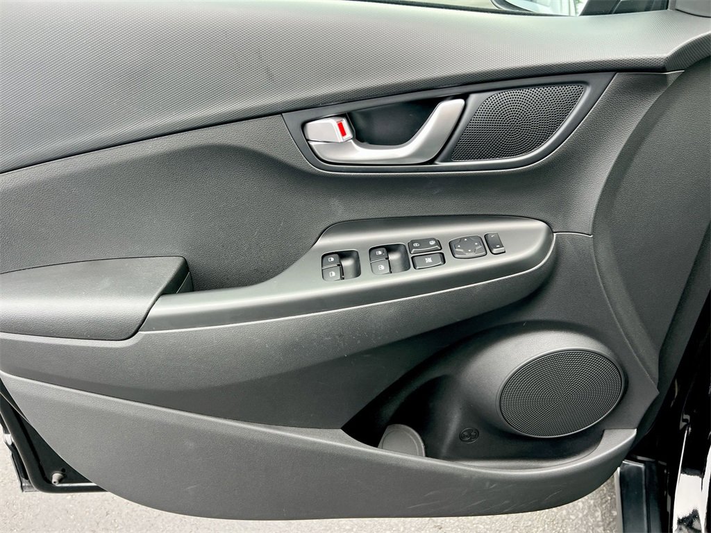 Used 2023 Hyundai Kona SE image 19