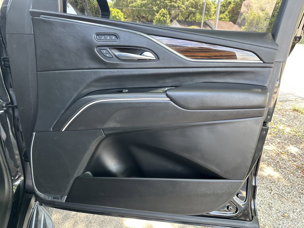 Used 2021 Cadillac Escalade Premium Luxury image 35