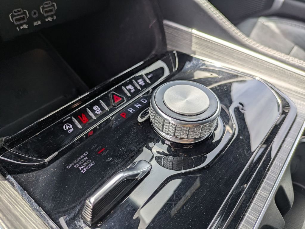 Used 2024 Jeep Wagoneer Series II w/ Flexible Seating Group image 23