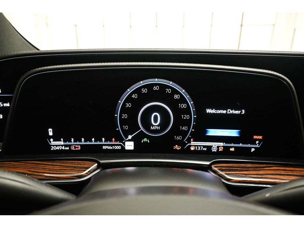 Used 2021 Cadillac Escalade Premium Luxury AWD/4WD image 13