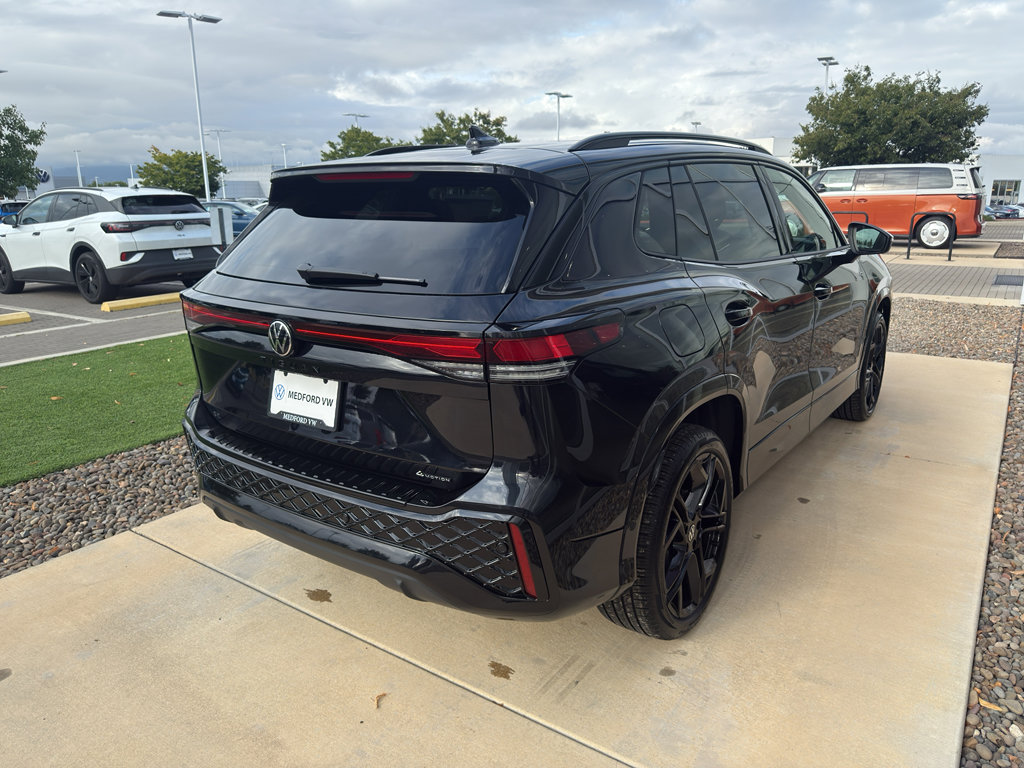 New 2025 Volkswagen Tiguan SE R-Line image 4