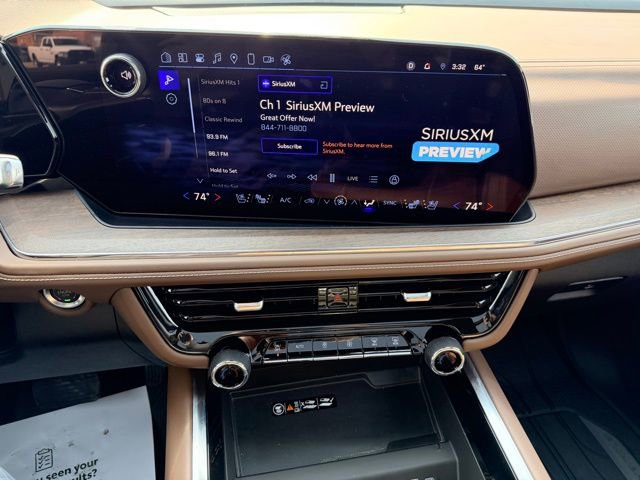 Used 2025 Chevrolet Suburban High Country image 26