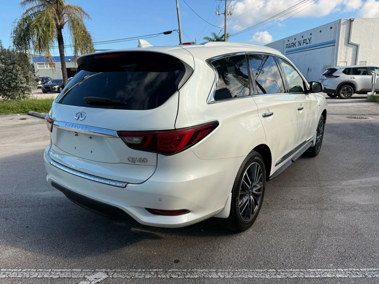Used 2018 INFINITI QX60 FWD w/ Premium Plus Package image 6