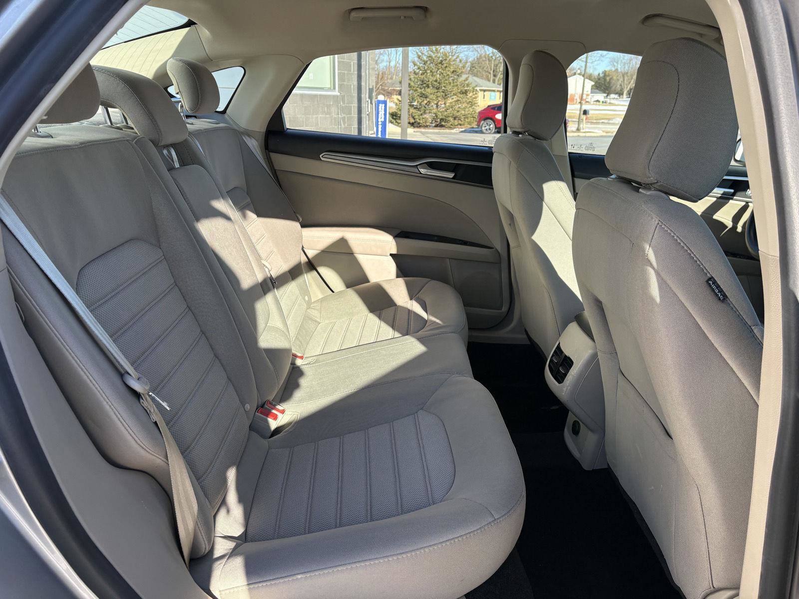 Used 2020 Ford Fusion SE image 21