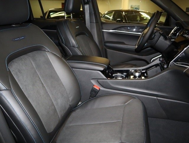 New 2022 Jeep Grand Cherokee Trailhawk w/ Luxury Tech Group III image 22