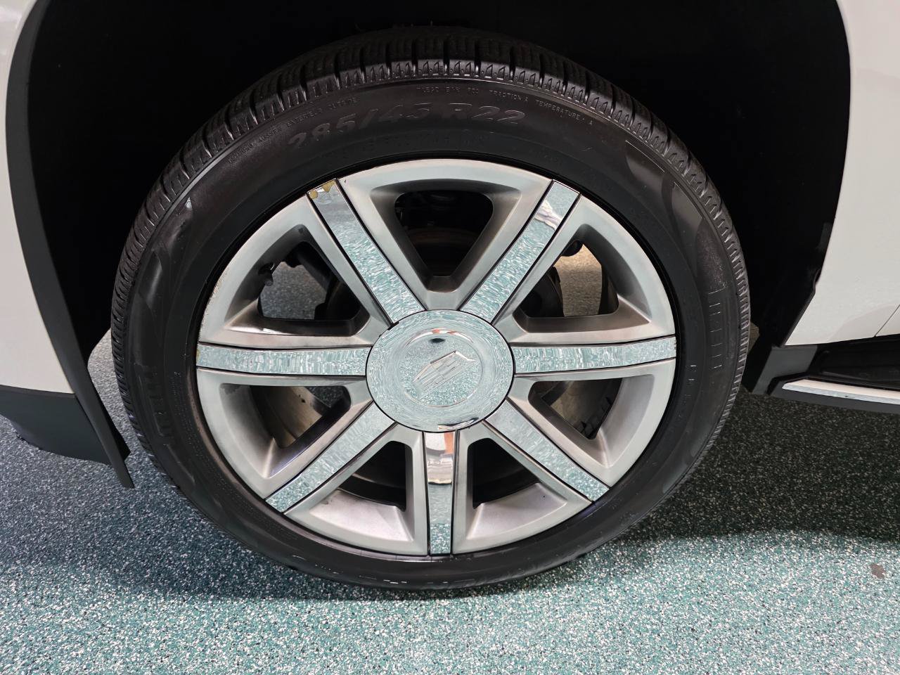 Used 2020 Cadillac Escalade ESV Luxury AWD/4WD image 12