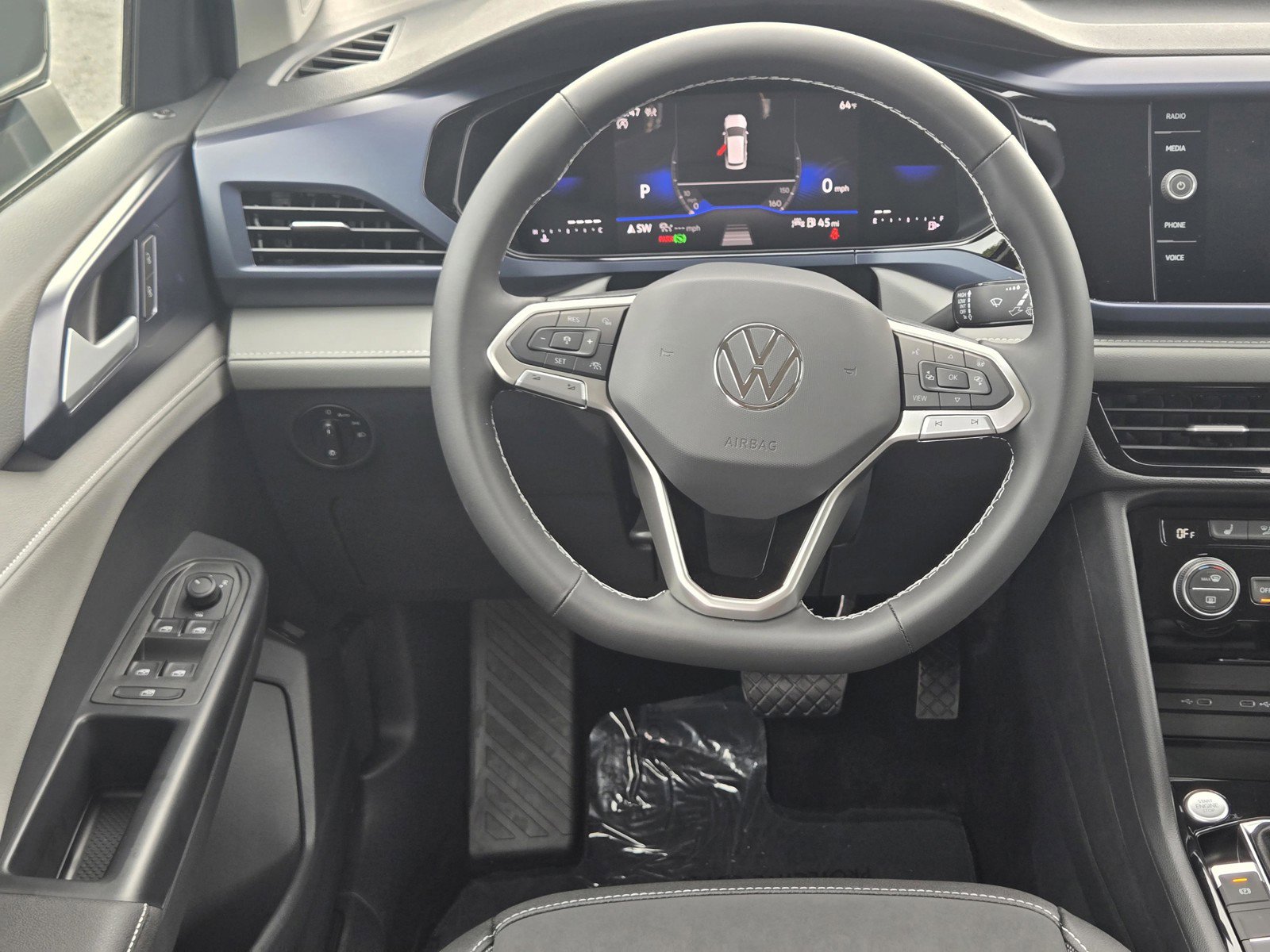 Used 2024 Volkswagen Taos SE image 11