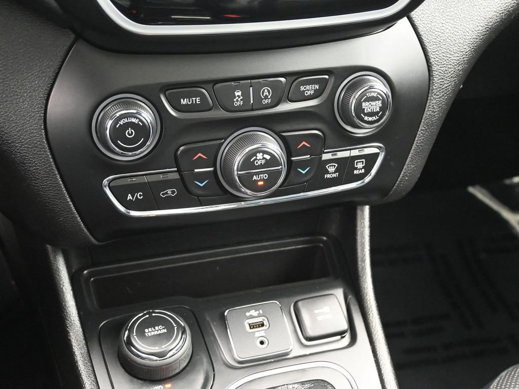 Used 2021 Jeep Cherokee High Altitude AWD/4WD image 18