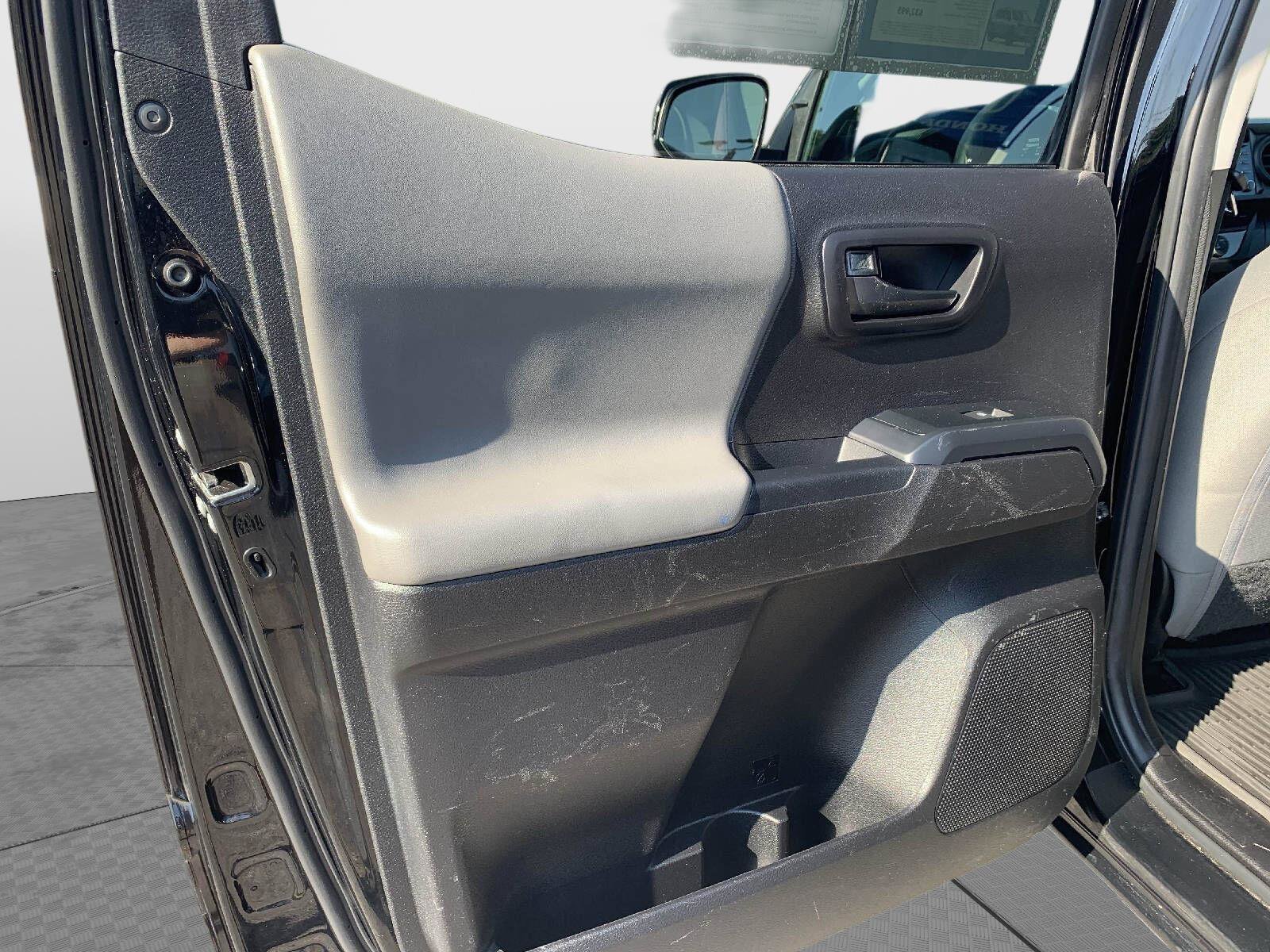 Used 2022 Toyota Tacoma SR AWD/4WD image 31