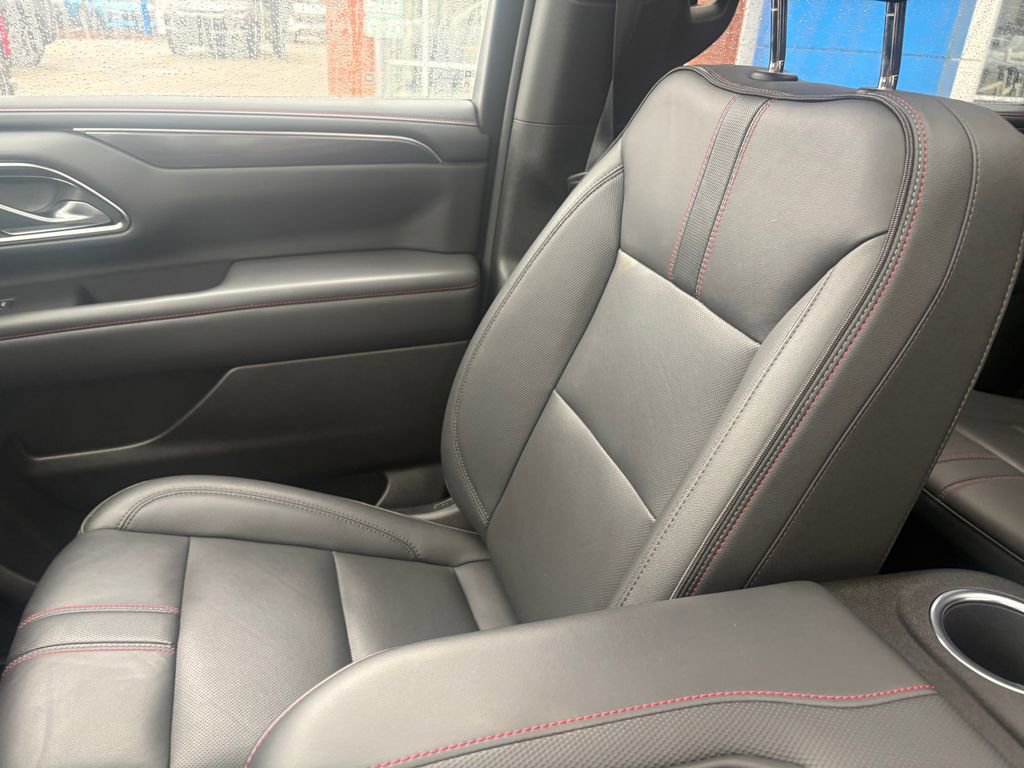 Used 2024 Chevrolet Suburban RST w/ Luxury Package image 12