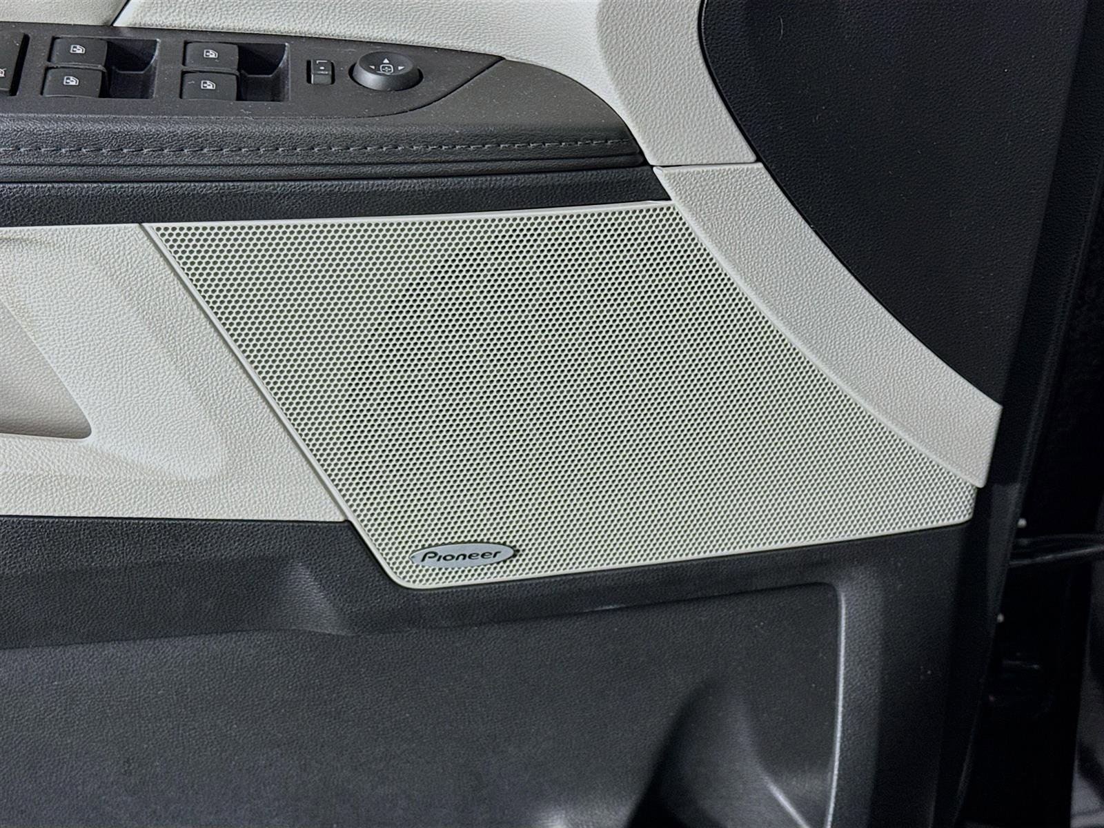 Used 2017 GMC Terrain SLT w/ Open Road Package image 22