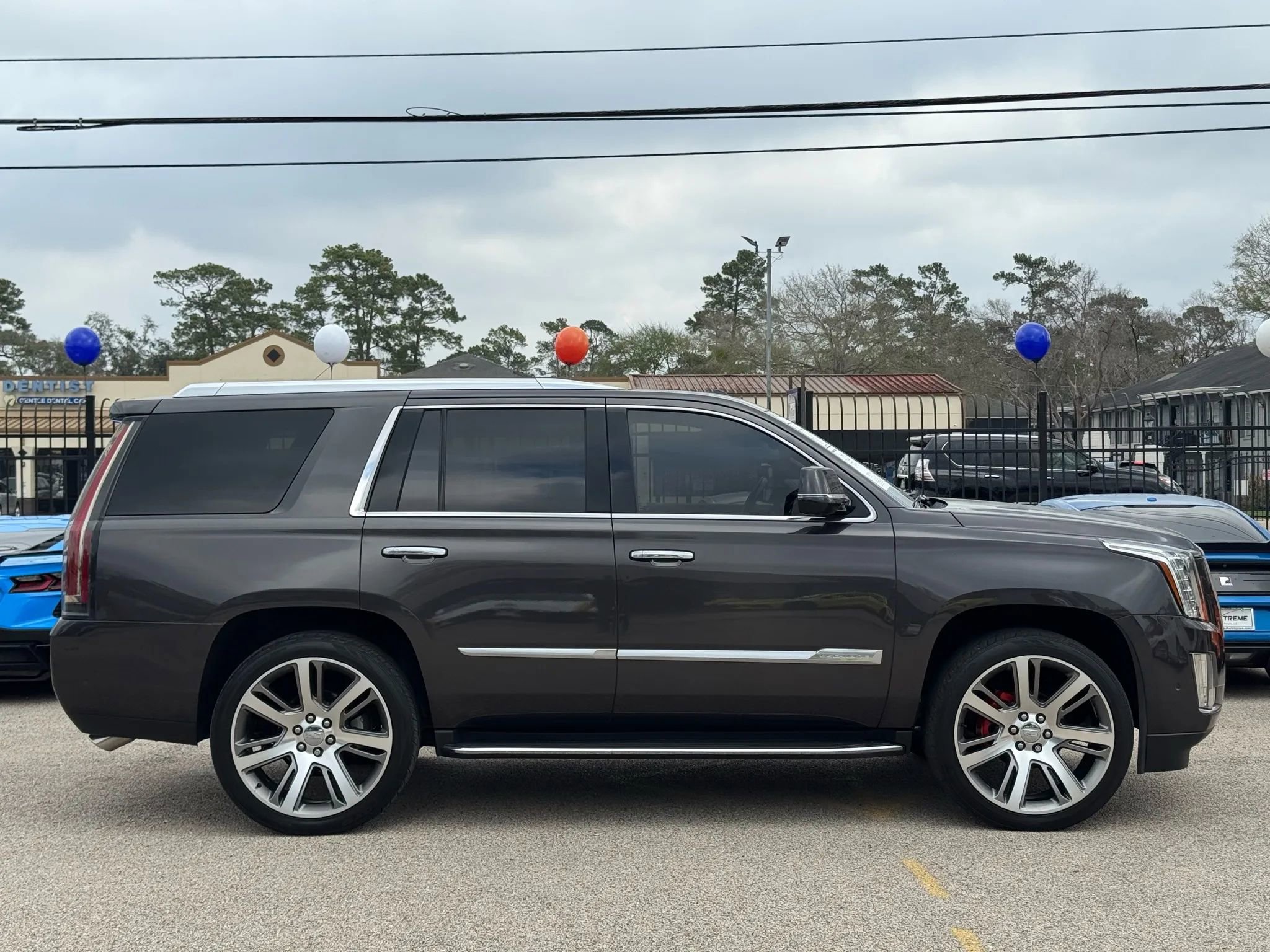 Used 2017 Cadillac Escalade Luxury image 9