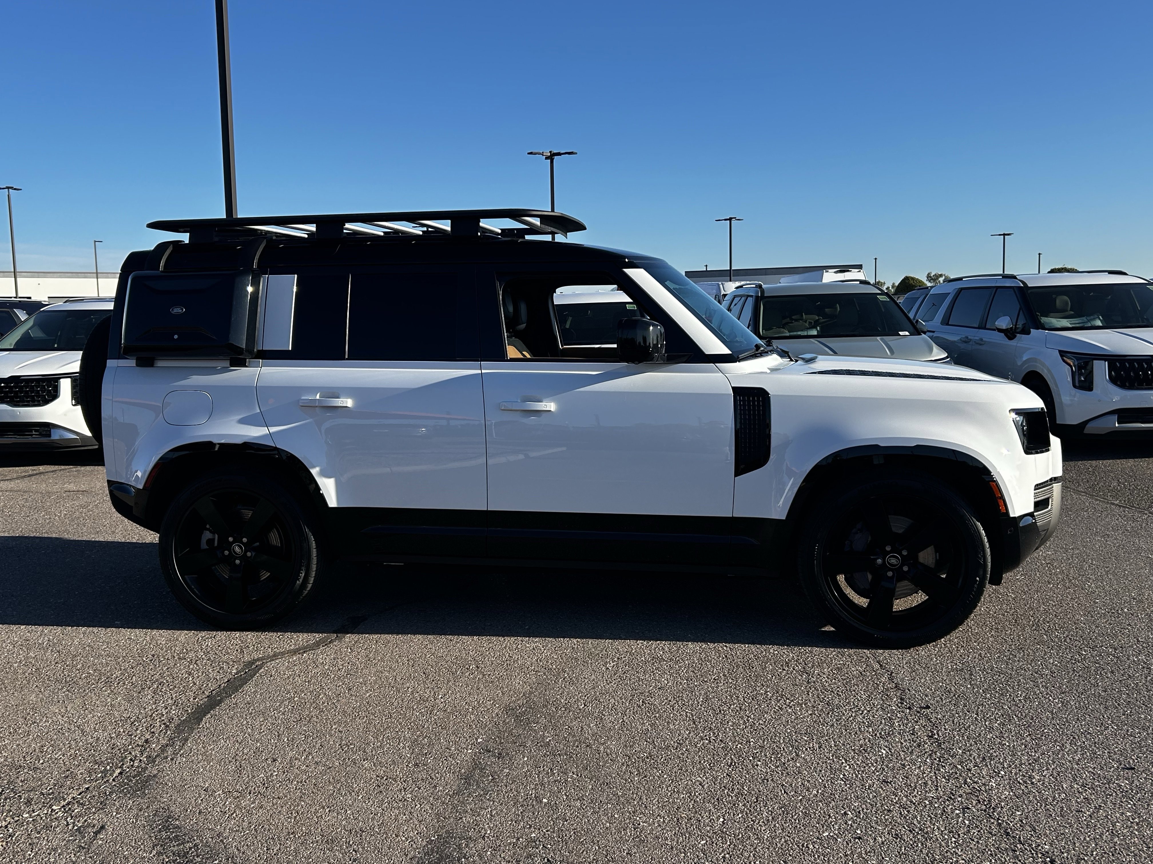 Used 2023 Land Rover Defender 110 X-Dynamic SE image 5