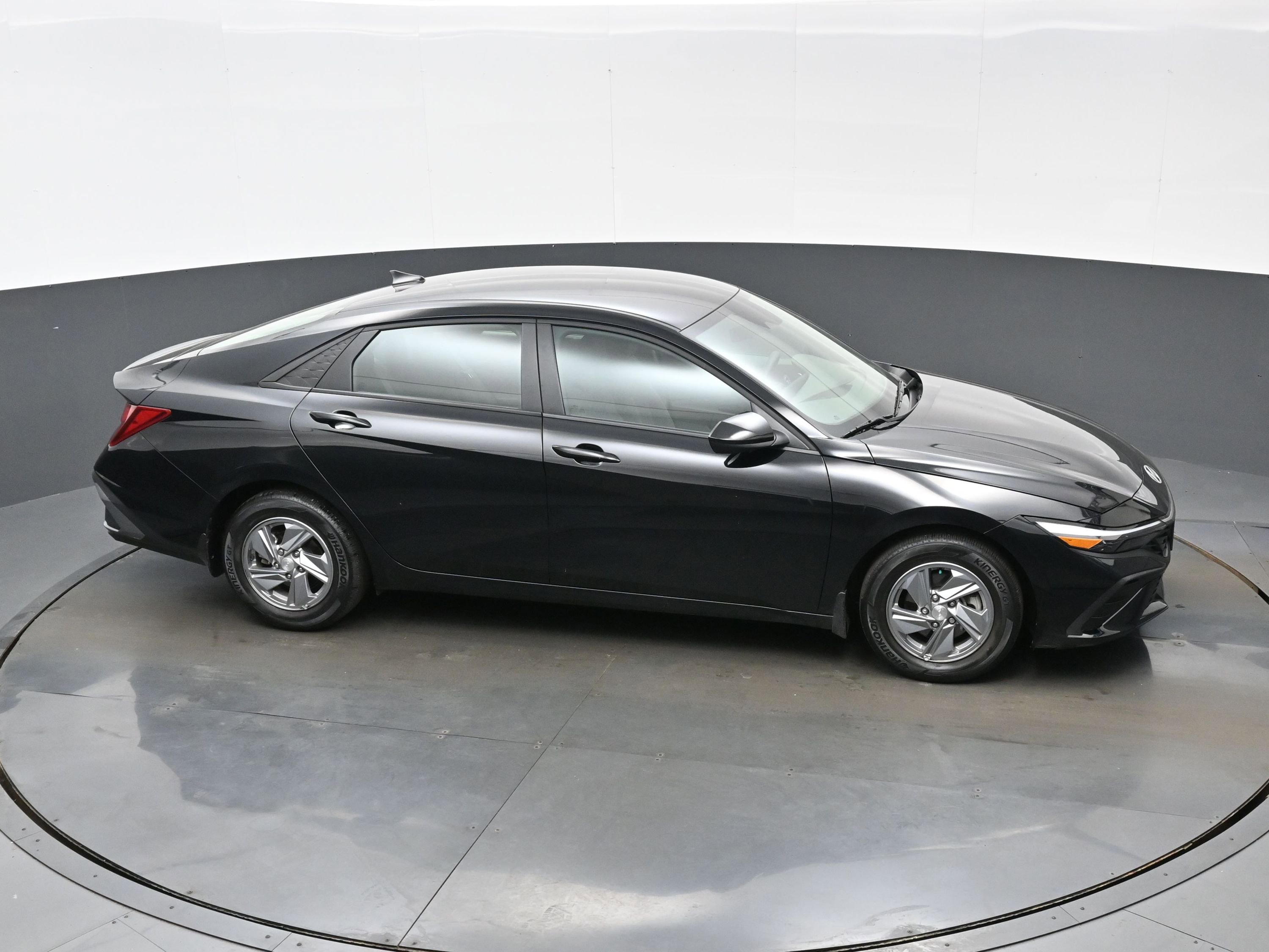 Used 2024 Hyundai Elantra SE FWD image 35