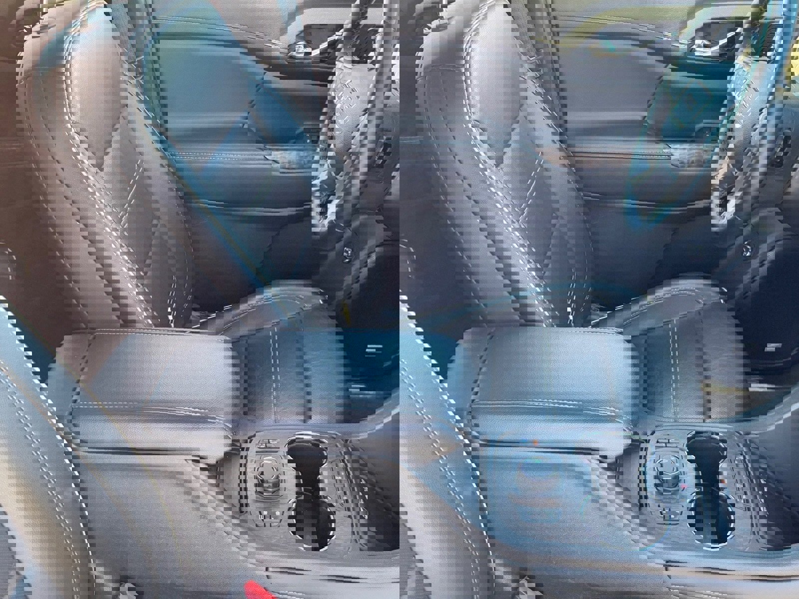 Used 2023 GMC Acadia Denali image 12