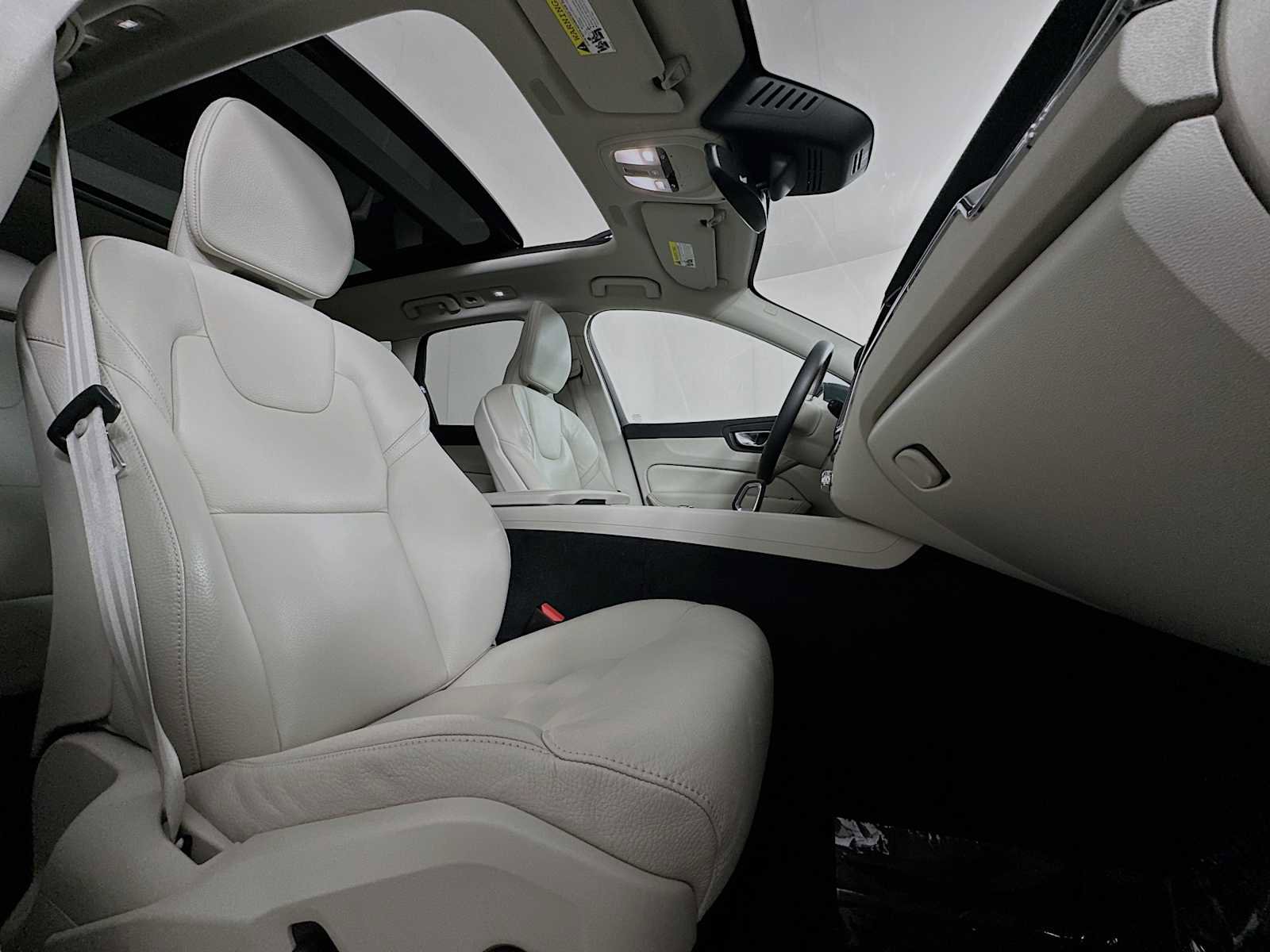 Used 2023 Volvo XC60 B5 Core w/ Climate Package FWD image 26